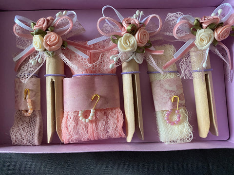 Vintage Geschenkbox mit runden Holzwäscheklammern (4) // handgemacht von Beate