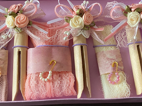 Vintage Geschenkbox mit runden Holzwäscheklammern (4) // handgemacht von Beate