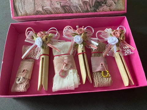 Vintage Geschenkbox mit runden Holzwäscheklammern (3) // handgemacht von Beate