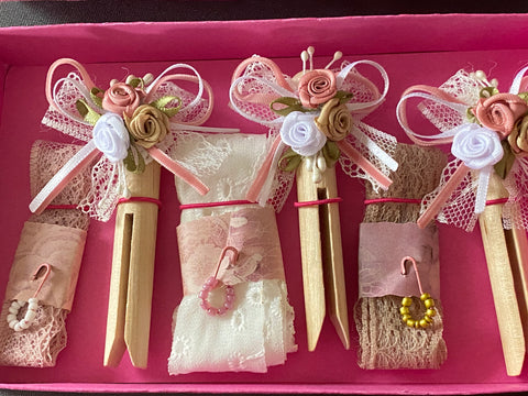 Vintage Geschenkbox mit runden Holzwäscheklammern (3) // handgemacht von Beate