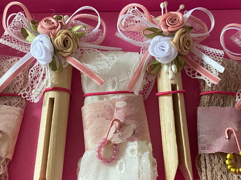 Vintage Geschenkbox mit runden Holzwäscheklammern (3) // handgemacht von Beate