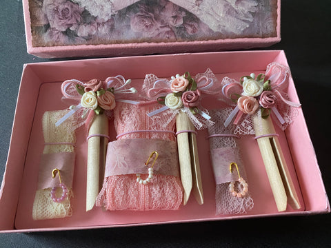 Vintage Geschenkbox mit runden Holzwäscheklammern (2) // handgemacht von Beate