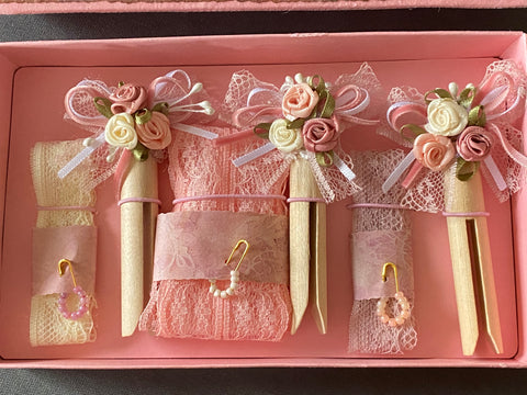 Vintage Geschenkbox mit runden Holzwäscheklammern (2) // handgemacht von Beate