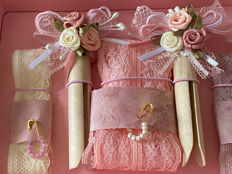 Vintage Geschenkbox mit runden Holzwäscheklammern (2) // handgemacht von Beate