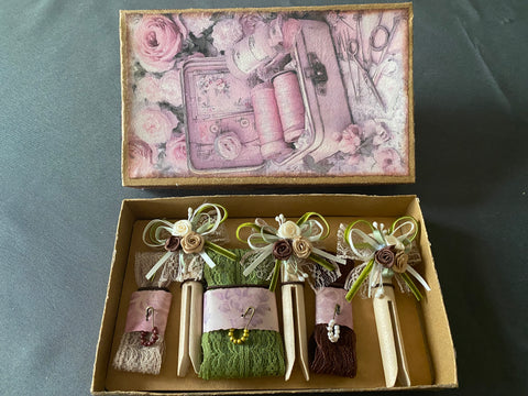 Vintage Geschenkbox mit runden Holzwäscheklammern (8) // handgemacht von Beate