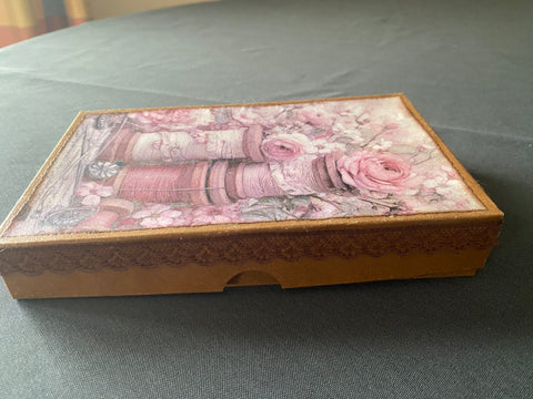 Vintage Geschenkbox mit runden Holzwäscheklammern (5) // handgemacht von Beate