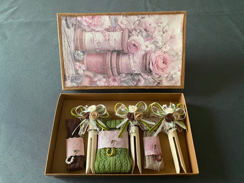 Vintage Geschenkbox mit runden Holzwäscheklammern (5) // handgemacht von Beate