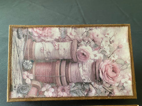 Vintage Geschenkbox mit runden Holzwäscheklammern (5) // handgemacht von Beate