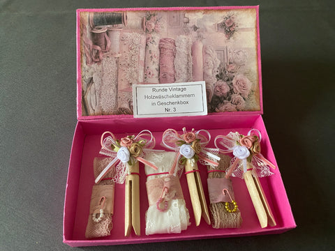 Vintage Geschenkbox mit runden Holzwäscheklammern (3) // handgemacht von Beate