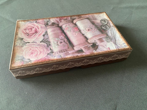 Vintage Geschenkbox mit runden Holzwäscheklammern (7) // handgemacht von Beate