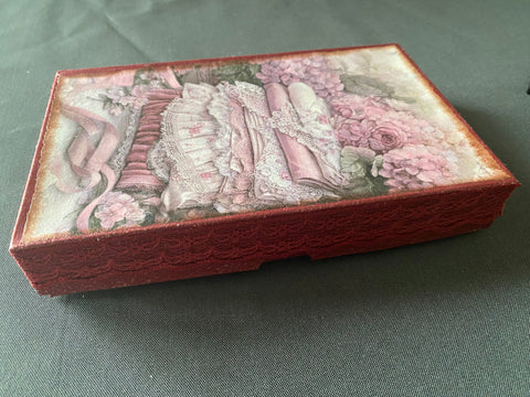 Vintage Geschenkbox mit runden Holzwäscheklammern (10) // handgemacht von Beate