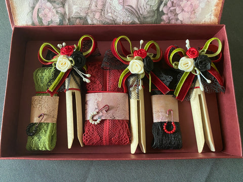 Vintage Geschenkbox mit runden Holzwäscheklammern (10) // handgemacht von Beate