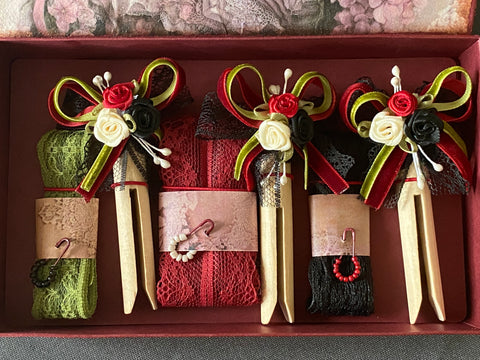 Vintage Geschenkbox mit runden Holzwäscheklammern (10) // handgemacht von Beate