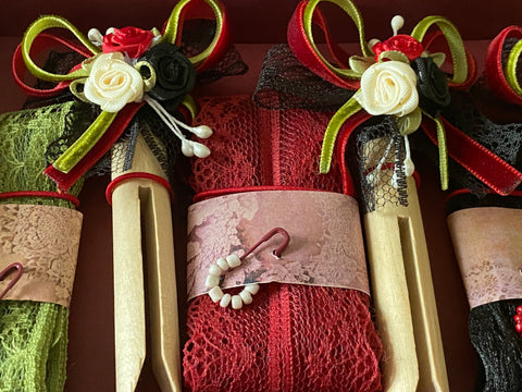 Vintage Geschenkbox mit runden Holzwäscheklammern (10) // handgemacht von Beate