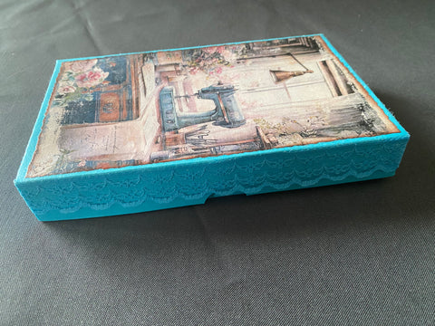 Vintage Geschenkbox mit runden Holzwäscheklammern (12) // handgemacht von Beate