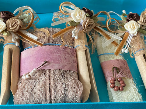 Vintage Geschenkbox mit runden Holzwäscheklammern (12) // handgemacht von Beate