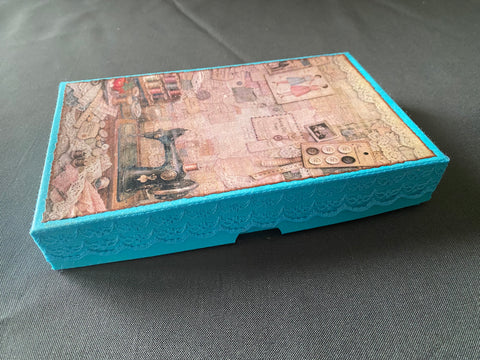 Vintage Geschenkbox mit runden Holzwäscheklammern (14) // handgemacht von Beate