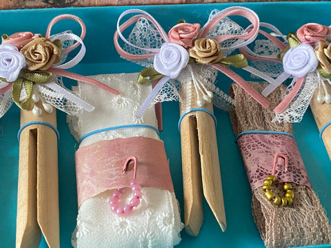 Vintage Geschenkbox mit runden Holzwäscheklammern (14) // handgemacht von Beate