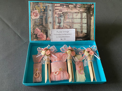 Vintage Geschenkbox mit runden Holzwäscheklammern (15) // handgemacht von Beate