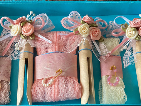 Vintage Geschenkbox mit runden Holzwäscheklammern (15) // handgemacht von Beate