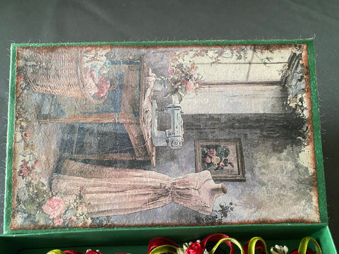 Vintage Geschenkbox mit runden Holzwäscheklammern (17) // handgemacht von Beate