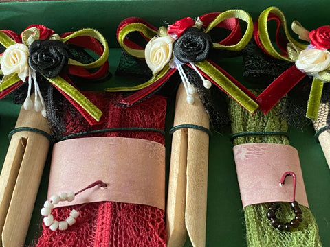 Vintage Geschenkbox mit runden Holzwäscheklammern (17) // handgemacht von Beate