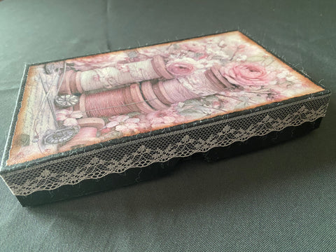 Vintage Geschenkbox mit runden Holzwäscheklammern (20) // handgemacht von Beate