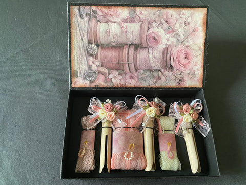 Vintage Geschenkbox mit runden Holzwäscheklammern (20) // handgemacht von Beate