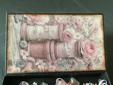Vintage Geschenkbox mit runden Holzwäscheklammern (20) // handgemacht von Beate