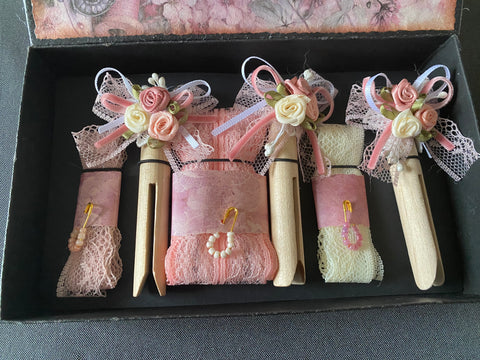 Vintage Geschenkbox mit runden Holzwäscheklammern (20) // handgemacht von Beate