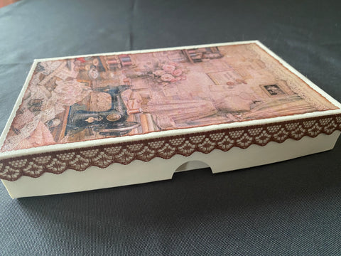 Vintage Geschenkbox mit runden Holzwäscheklammern (21) // handgemacht von Beate