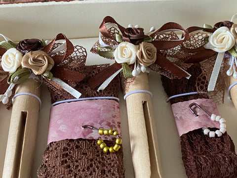 Vintage Geschenkbox mit runden Holzwäscheklammern (21) // handgemacht von Beate