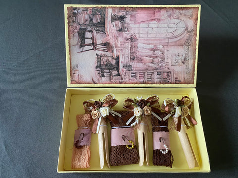 Vintage Geschenkbox mit runden Holzwäscheklammern (22) // handgemacht von Beate