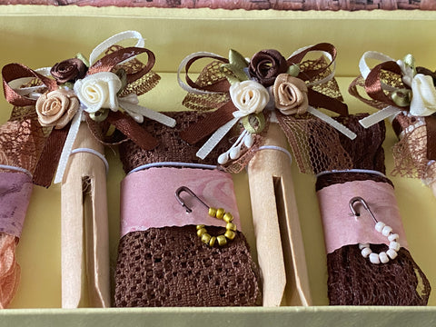 Vintage Geschenkbox mit runden Holzwäscheklammern (22) // handgemacht von Beate