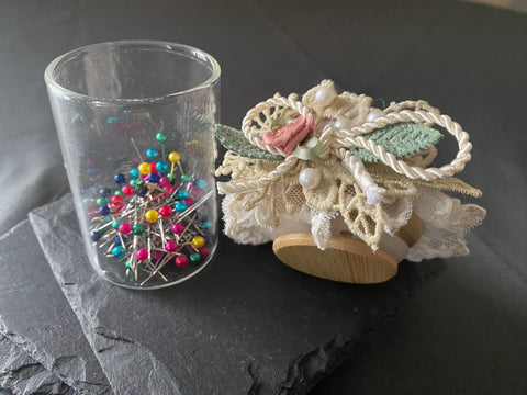 Vintage Geschenkbox mit Nadelkissenglas (3) / handgemacht von Beate