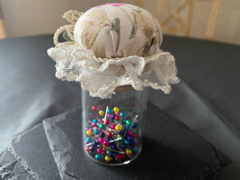 Vintage Geschenkbox mit Nadelkissenglas (3) / handgemacht von Beate