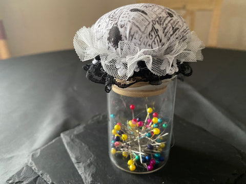 Vintage Geschenkbox mit Nadelkissenglas (4) / handgemacht von Beate