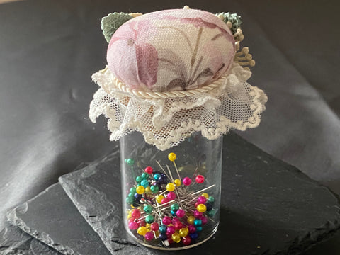 Vintage Geschenkbox mit Nadelkissenglas (6) / handgemacht von Beate