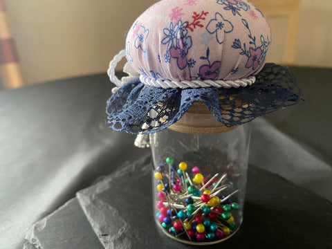 Vintage Geschenkbox mit Nadelkissenglas (11) / handgemacht von Beate