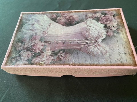 Vintage Geschenkbox mit runden Holzwäscheklammern (2) // handgemacht von Beate