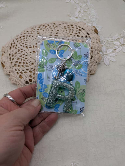 Schlüsselanhänger aus Resin "R" // handgemacht von Bianca