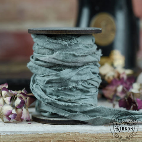 Old Fashion Ribbon // "dirty sage" // Linen ribbon // 1.20 to 1.40 m long - 2 cm wide 